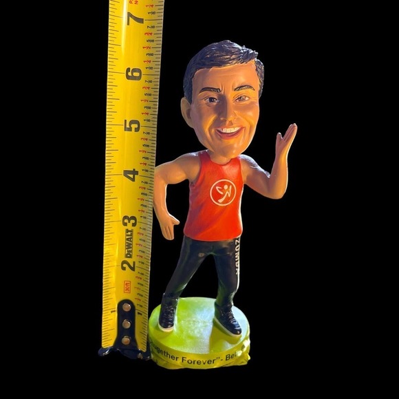 Zumba Fitness Beto Pérez Bobble Head 2019 Convention Exclusive - Picture 13 of 13